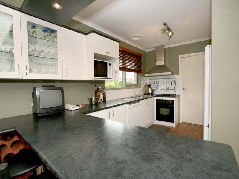 10 Chivalry Avenue, Glen Waverley VIC 3150