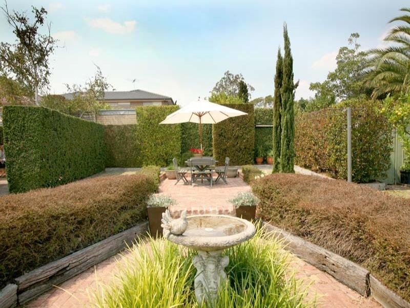 10 Chivalry Avenue, Glen Waverley VIC 3150