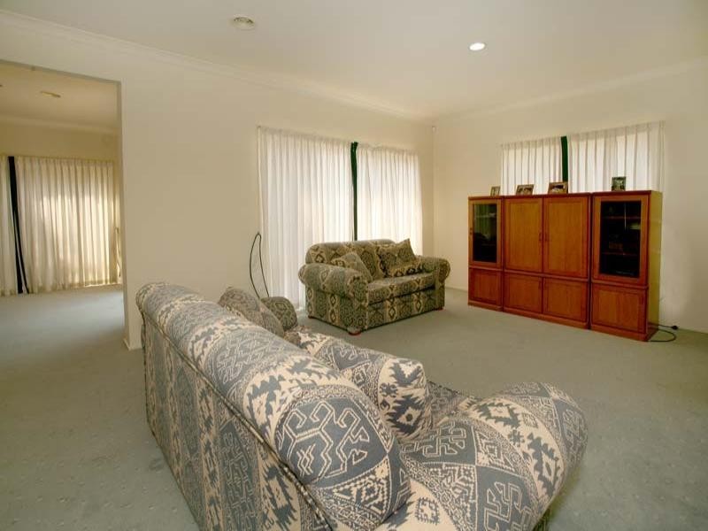 7 Betts Way, Burwood East VIC 3151