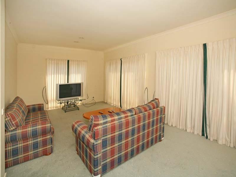 7 Betts Way, Burwood East VIC 3151