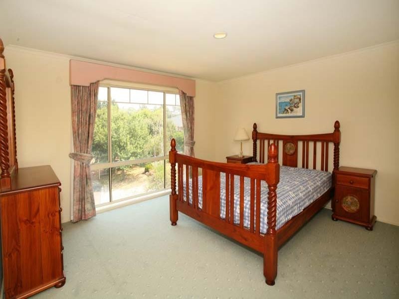 7 Betts Way, Burwood East VIC 3151