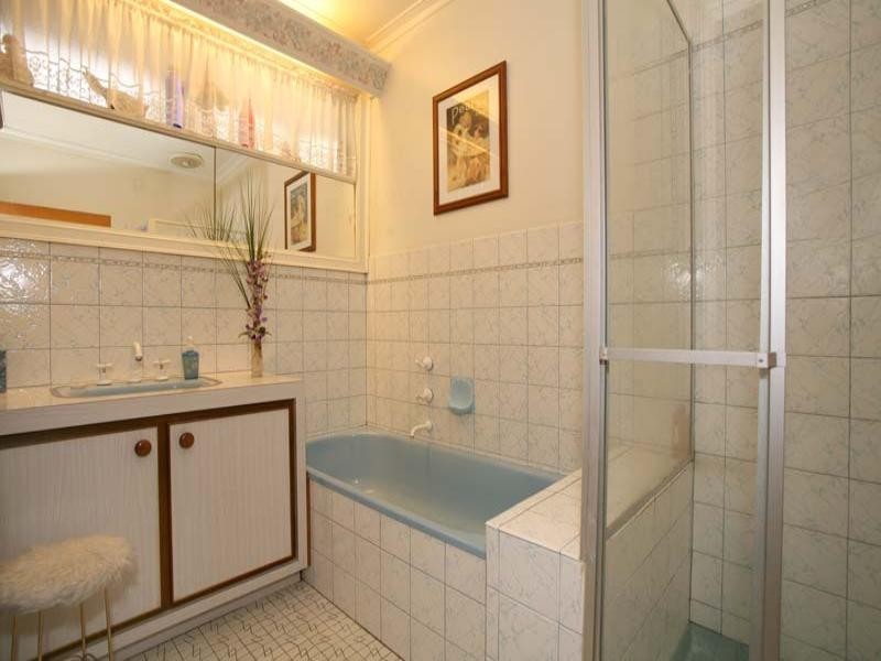 6 Blackwood Drive, Wheelers Hill VIC 3150