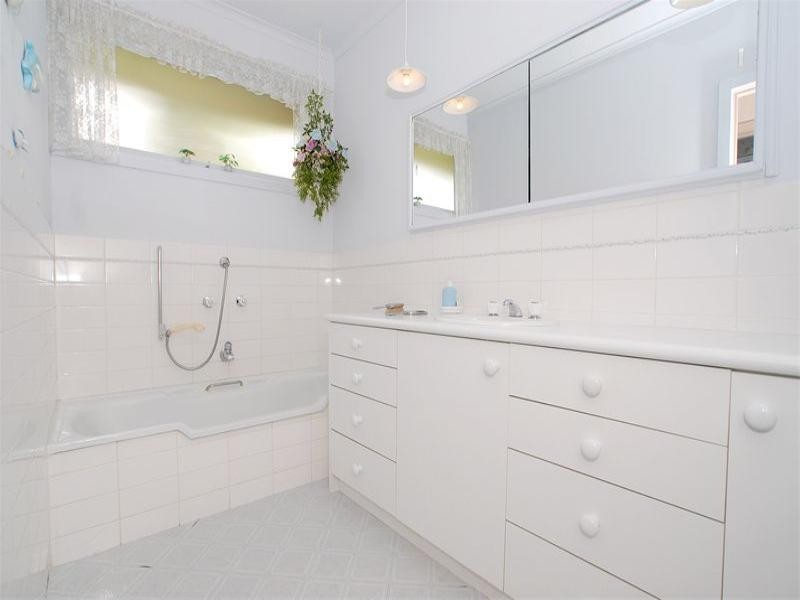 2 Jacaranda Road, Wheelers Hill VIC 3150