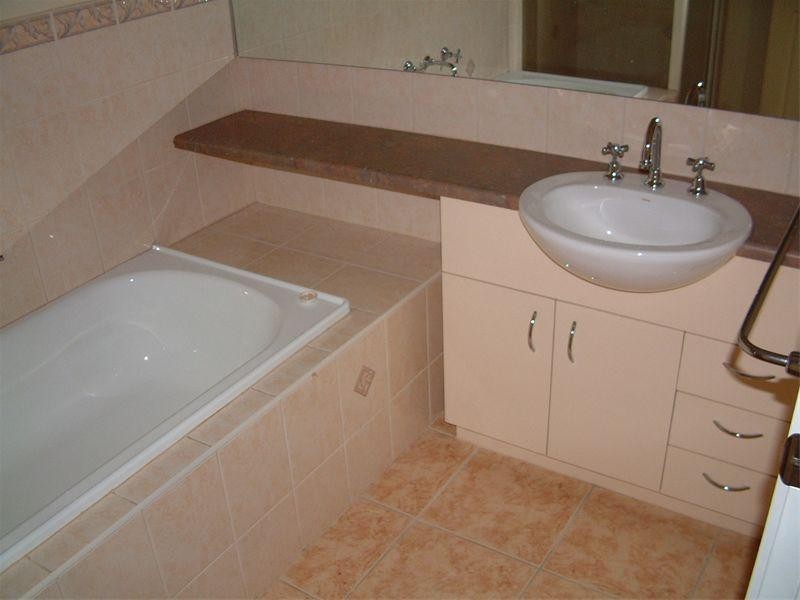 4/3 McKelvie Court, Glen Waverley VIC 3150