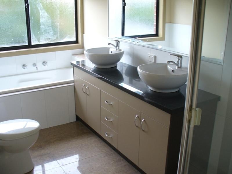 1/3 Sutton Court, Glen Waverley VIC 3150