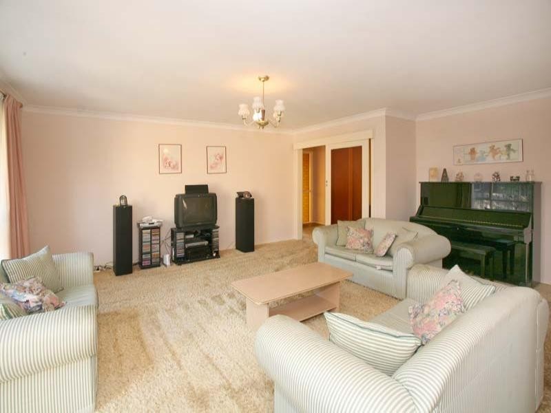 18 Entally Drive, Wheelers Hill VIC 3150