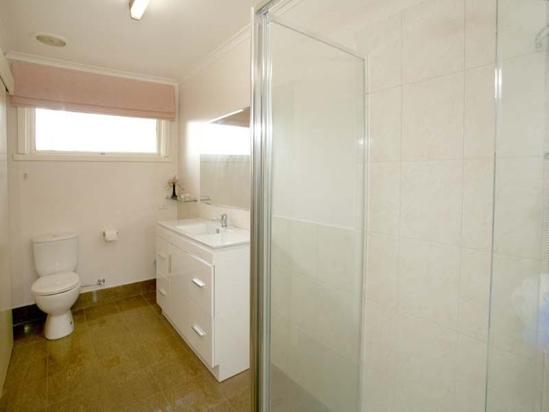 18 Entally Drive, Wheelers Hill VIC 3150