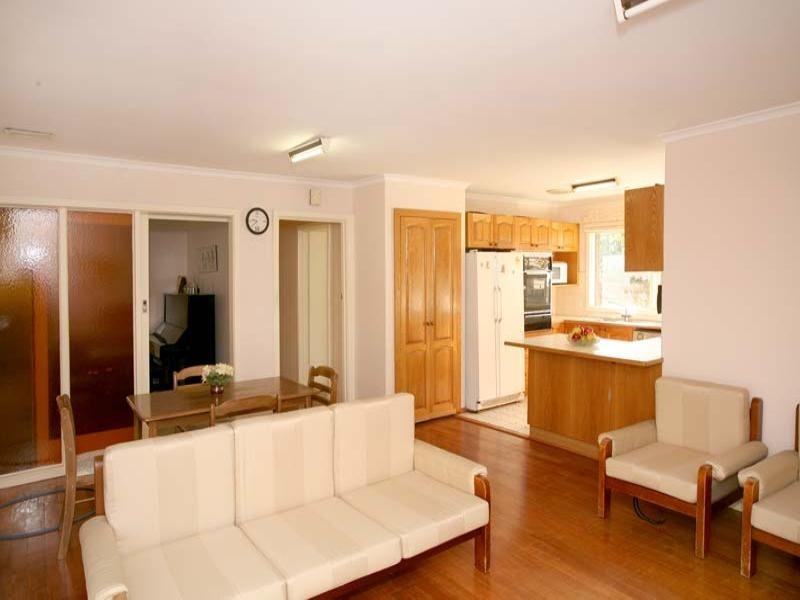 18 Entally Drive, Wheelers Hill VIC 3150