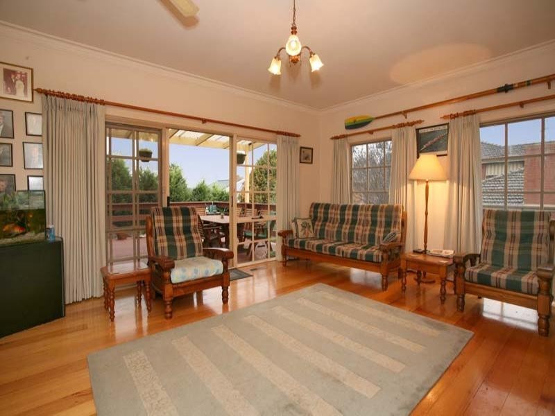 18 Roswell Street, Glen Waverley VIC 3150