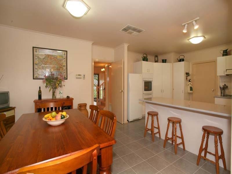 18 Roswell Street, Glen Waverley VIC 3150