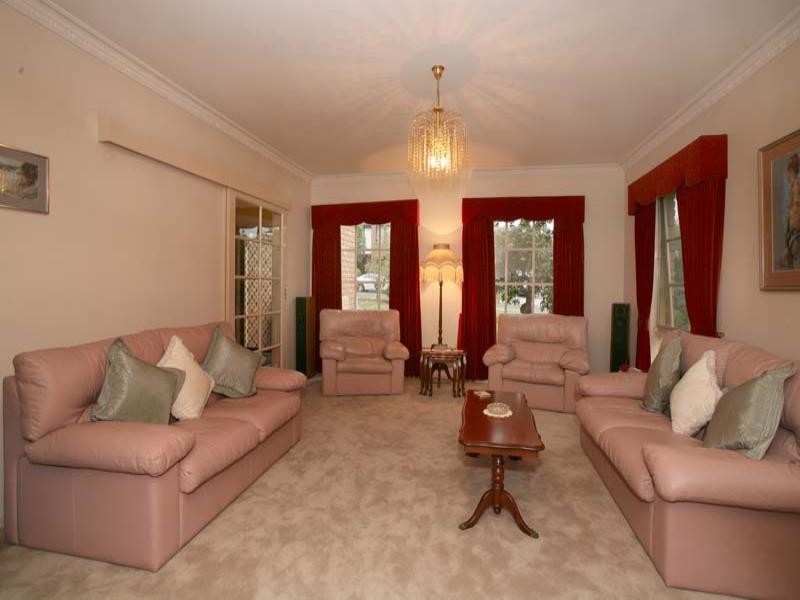 18 Roswell Street, Glen Waverley VIC 3150