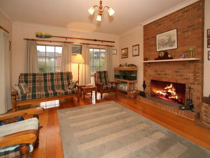 18 Roswell Street, Glen Waverley VIC 3150