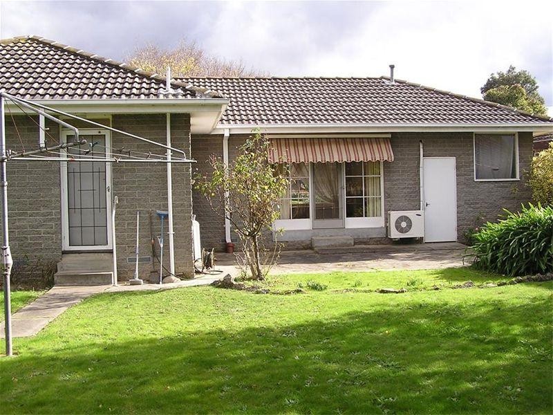 18 Rivett Crescent, Mulgrave VIC 3170
