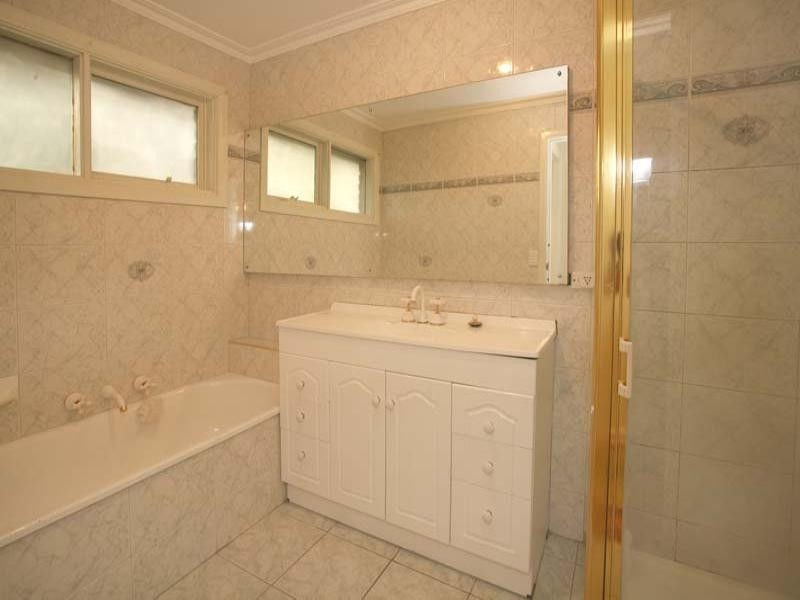 4 Heatherlea Drive, Wheelers Hill VIC 3150