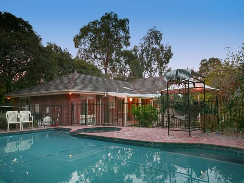 4 Heatherlea Drive, Wheelers Hill VIC 3150