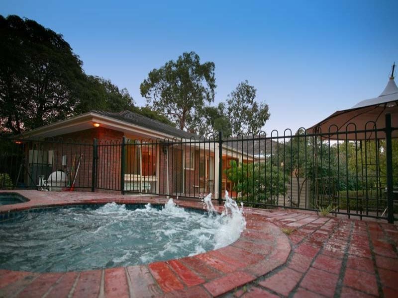 4 Heatherlea Drive, Wheelers Hill VIC 3150