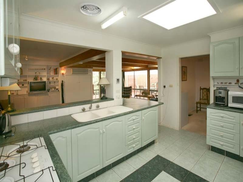 3 Farnham Avenue, Wheelers Hill VIC 3150