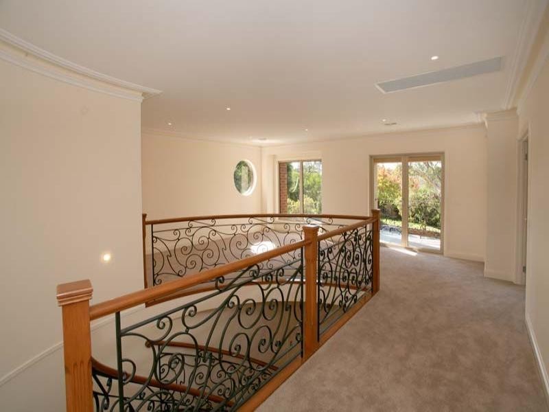 7 Kinnoull Grove, Glen Waverley VIC 3150