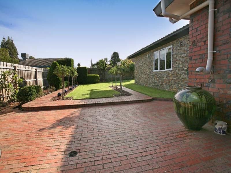 27 Weeden Drive, Vermont South VIC 3133