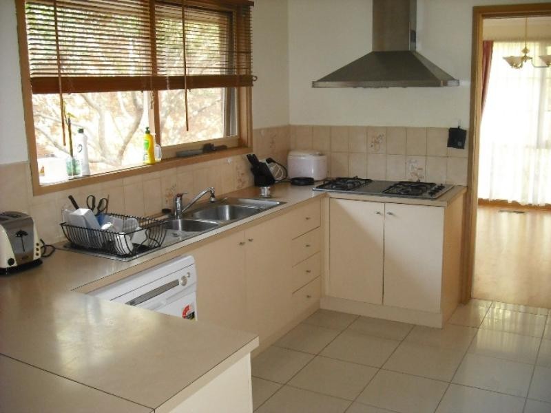 43 Kenross Drive, Wheelers Hill VIC 3150