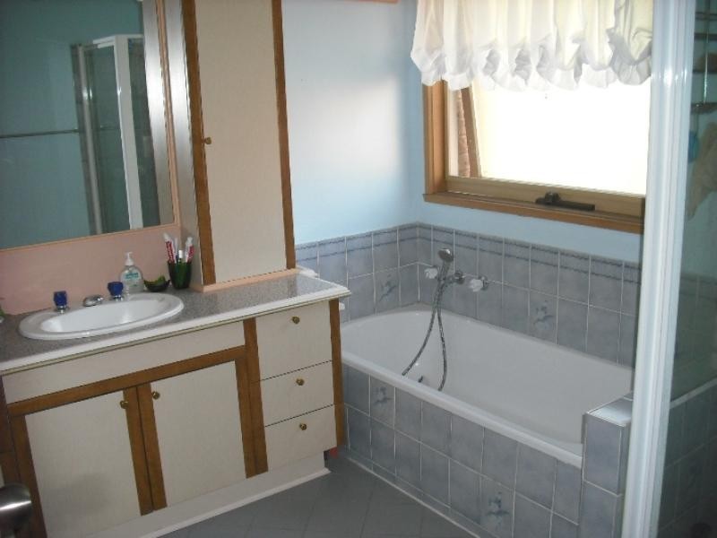 43 Kenross Drive, Wheelers Hill VIC 3150