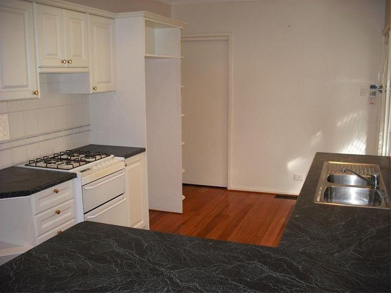 11 Margate Crescent, Glen Waverley VIC 3150