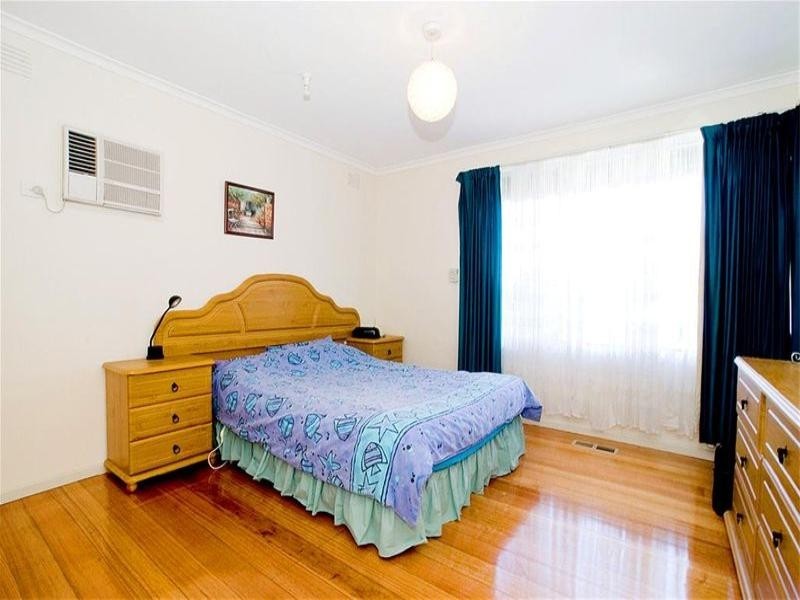 10 Huxley Avenue, Mulgrave VIC 3170