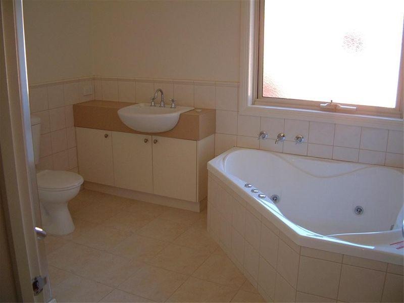 1/20 Melaleuca Drive, Glen Waverley VIC 3150