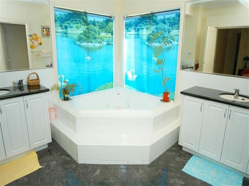 117 Herriotts Boulevard, Glen Waverley VIC 3150