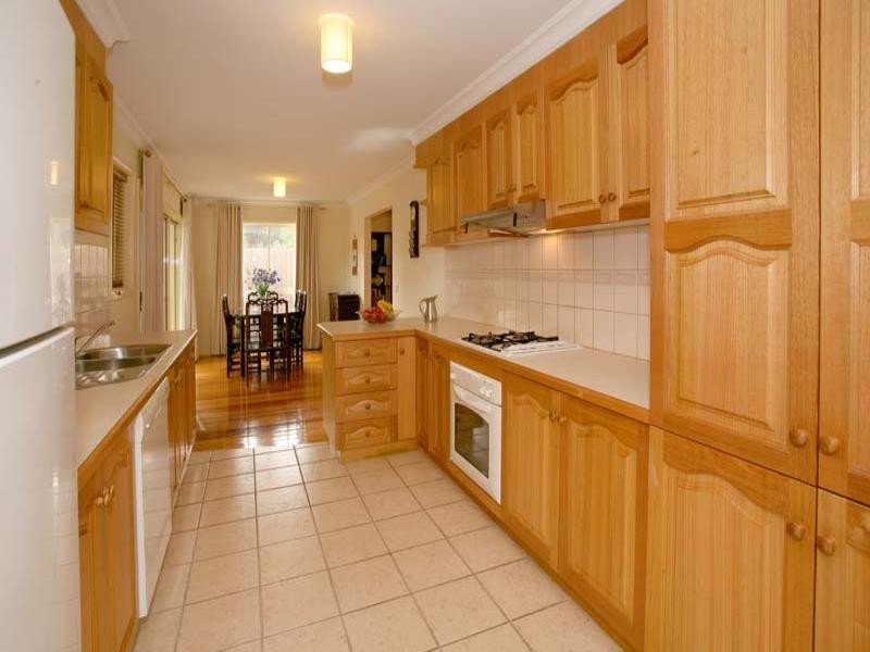 2/27 McKenna Road, Glen Waverley VIC 3150