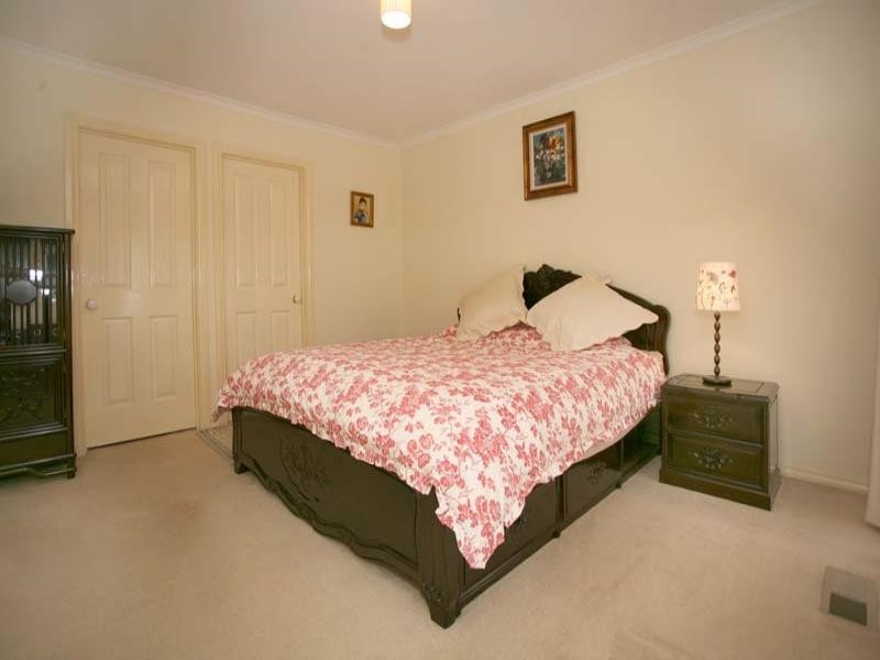 2/27 McKenna Road, Glen Waverley VIC 3150