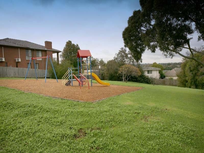 2/27 McKenna Road, Glen Waverley VIC 3150