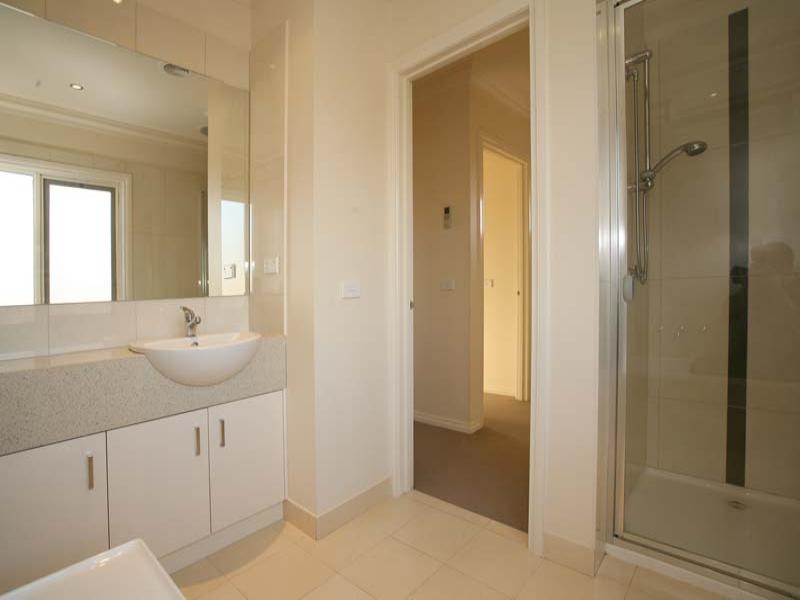 3/2 Kuebler Street, Glen Waverley VIC 3150