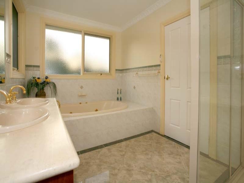 11 Strathconnan Place, Wheelers Hill VIC 3150