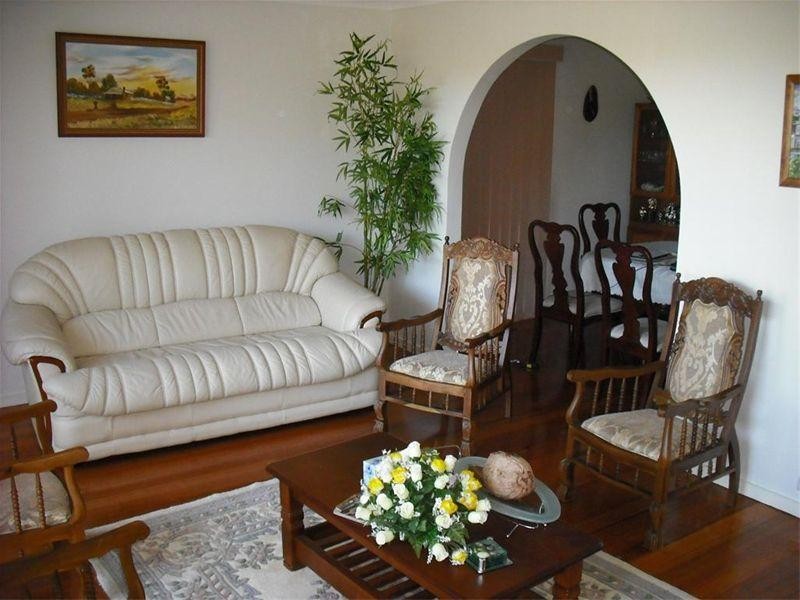 27 Brentwood Drive, Glen Waverley VIC 3150