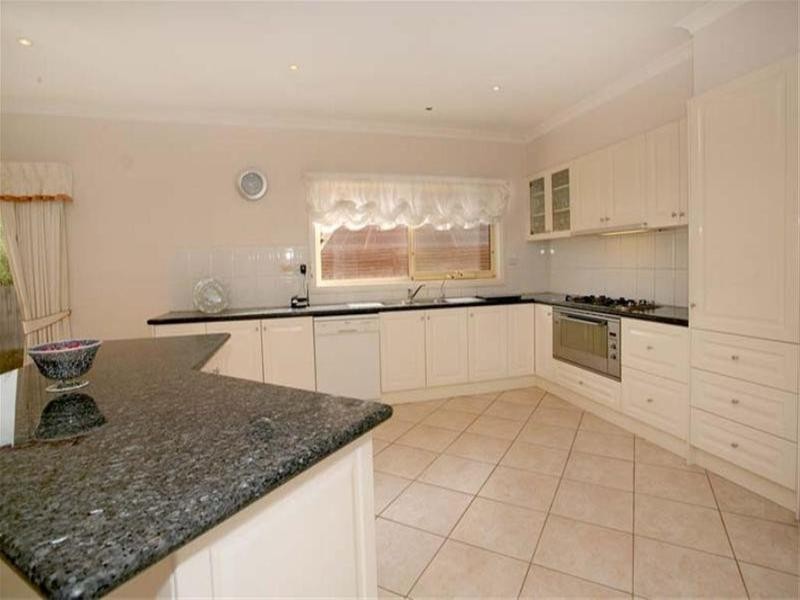 8 Epworth Court, Glen Waverley VIC 3150