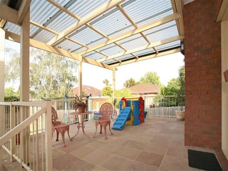 8 Epworth Court, Glen Waverley VIC 3150