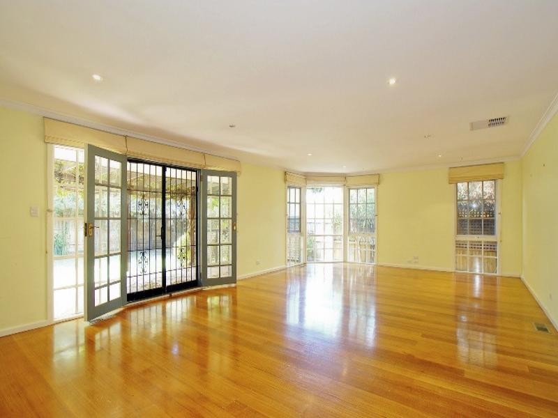 11 Oakbank Court, Wheelers Hill VIC 3150