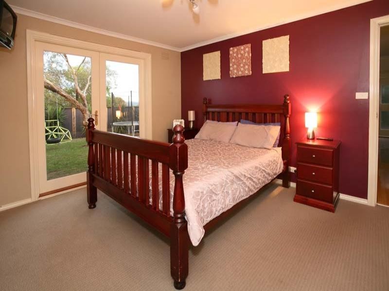 10 Iverna Close, Mulgrave VIC 3170