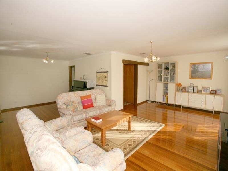 12 Melissa Grove, Vermont South VIC 3133