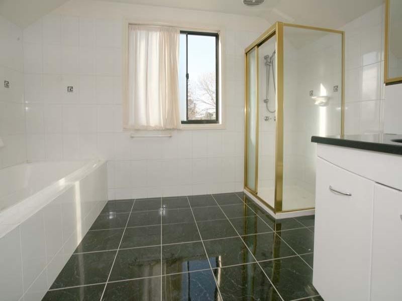 2/28 Leicester Avenue, Glen Waverley VIC 3150
