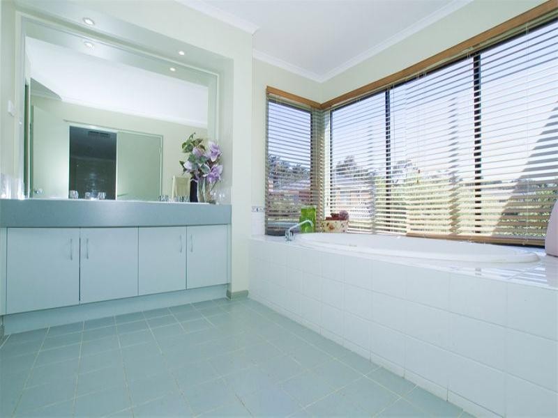 69 Avendon Boulevard, Glen Waverley VIC 3150