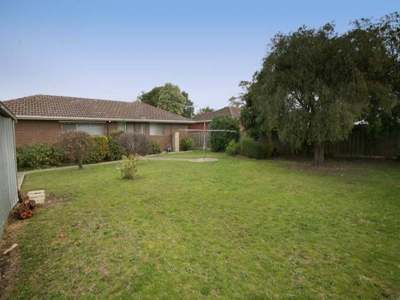 37 Tiverton Drive, Mulgrave VIC 3170