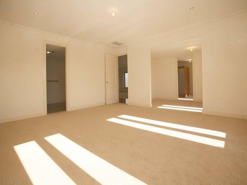 14 Fairhills Parade, Glen Waverley VIC 3150