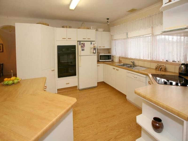 18 Lola Street, Mulgrave VIC 3170