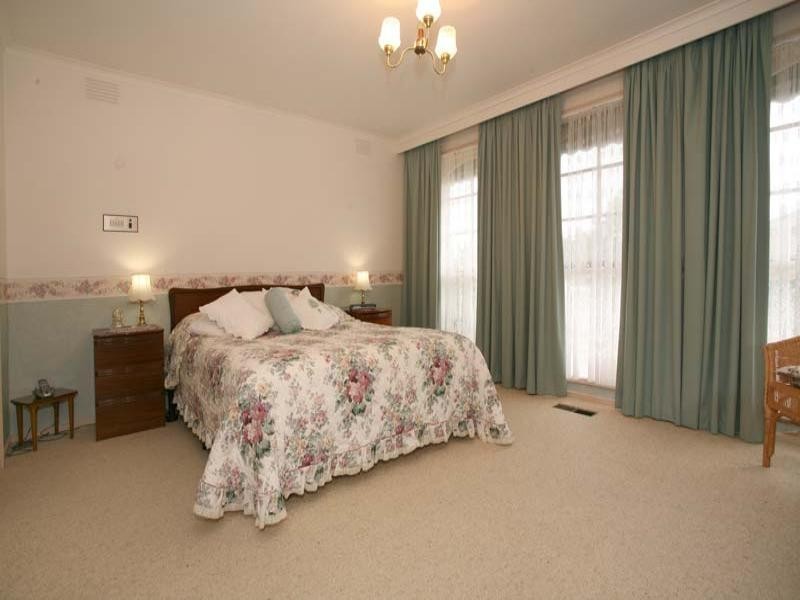 18 Lola Street, Mulgrave VIC 3170