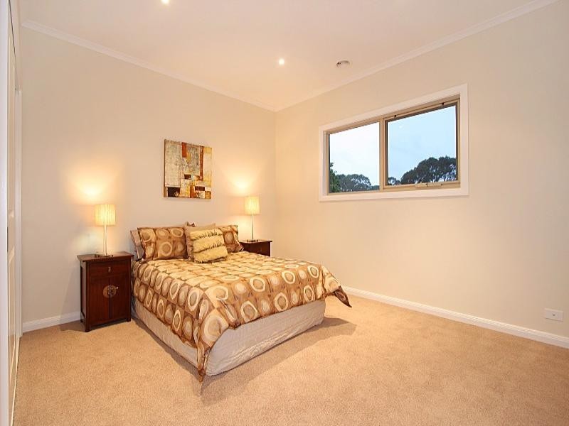 1/8 The Ridge, Glen Waverley VIC 3150