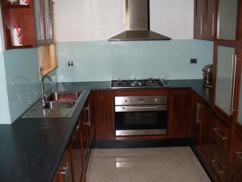 10 Kenross Drive, Wheelers Hill VIC 3150