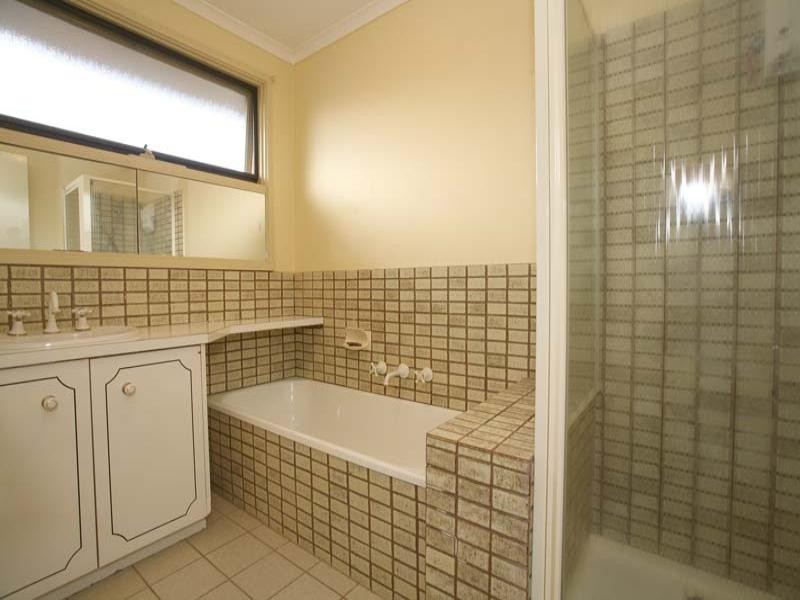 24 Aston Heath, Glen Waverley VIC 3150