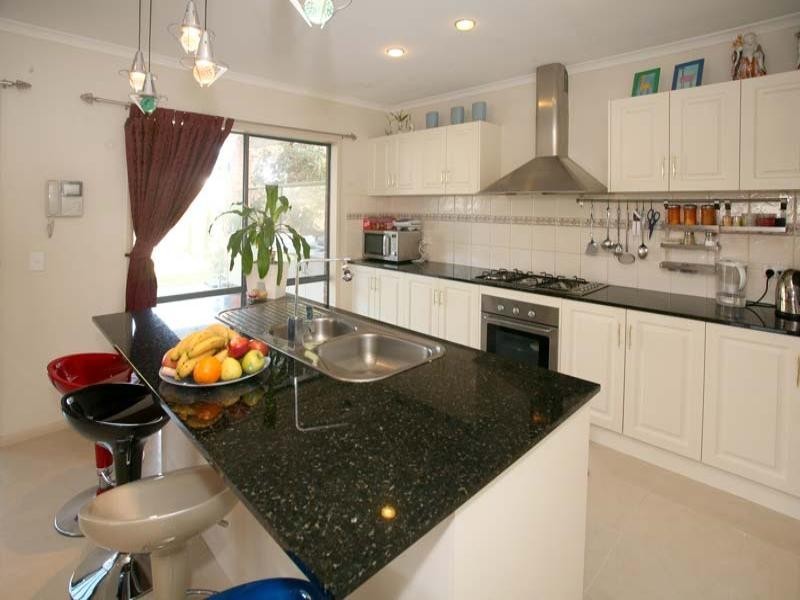 24 Folkestone Road, Glen Waverley VIC 3150